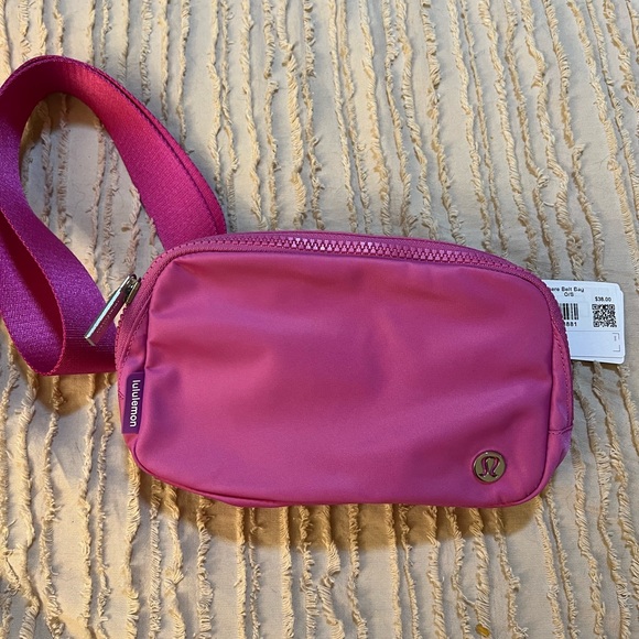 NWT Authentic Lululemon everywhere belt bag , color is  a hot pink or fuschia . - Picture 4 of 4